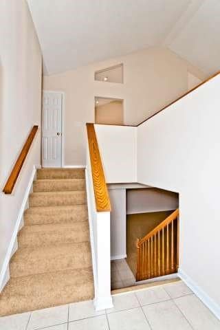 Building Photo - 221 Cottonwood Ln