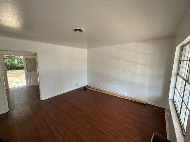 Building Photo - 2507 Woodland Way