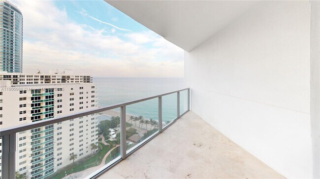 Foto del edificio - 3101 S Ocean Dr