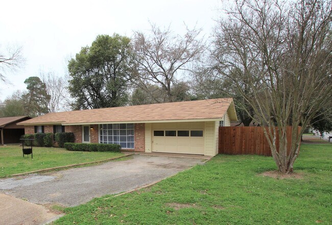 Foto del edificio - 3701 Appletree Ln