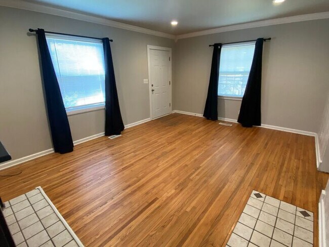 Foto del edificio - 3807 E 22nd St