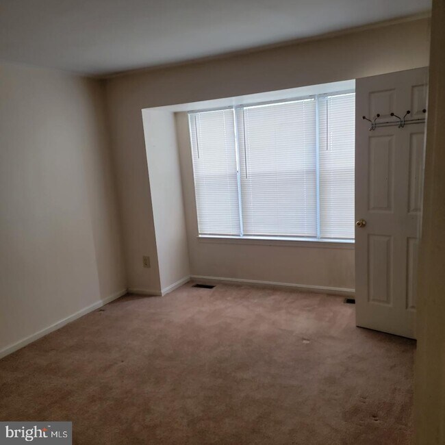 4 Deer Run Ct Unit 4A, Halethorpe, MD 21227 Room for Rent in
