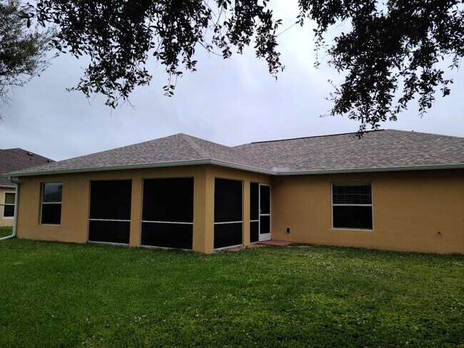 Building Photo - 3026 NW 6th Ct