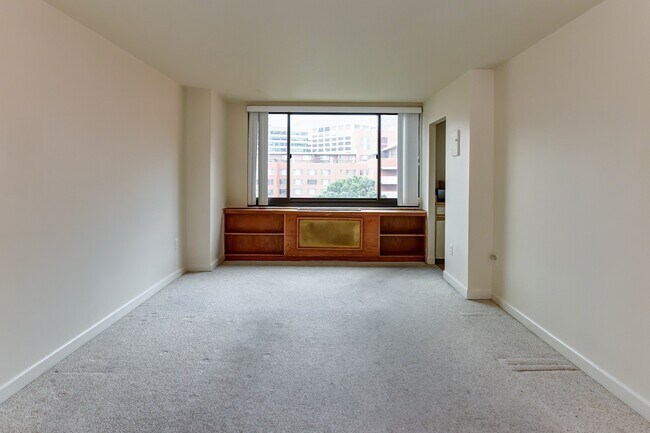 Foto del edificio - Spacious & Bright Studio at River Place East