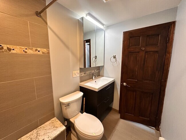 Foto del edificio - 474 E 7th St