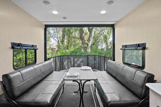 Building Photo - 2014 Newman St