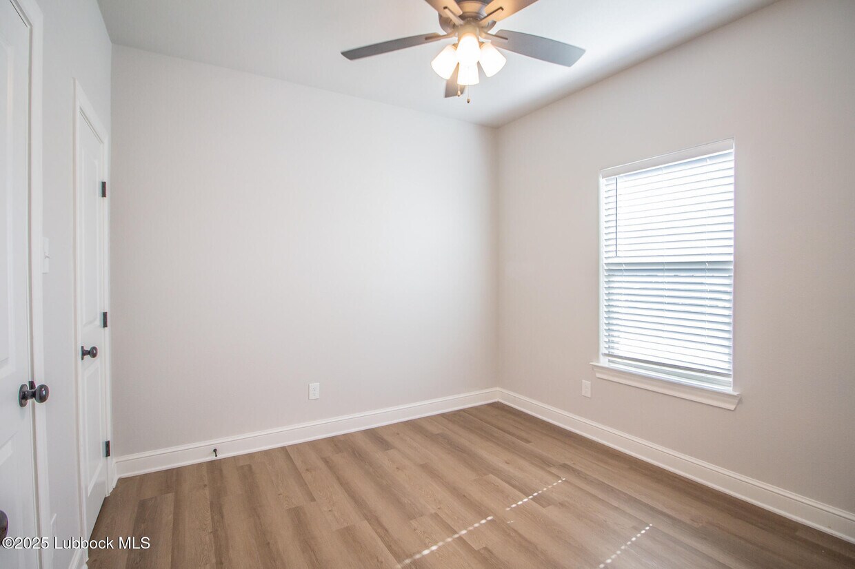 Foto principal - 2534 137th St