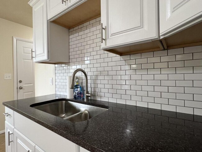 Foto del edificio - 523 Lambert Ln