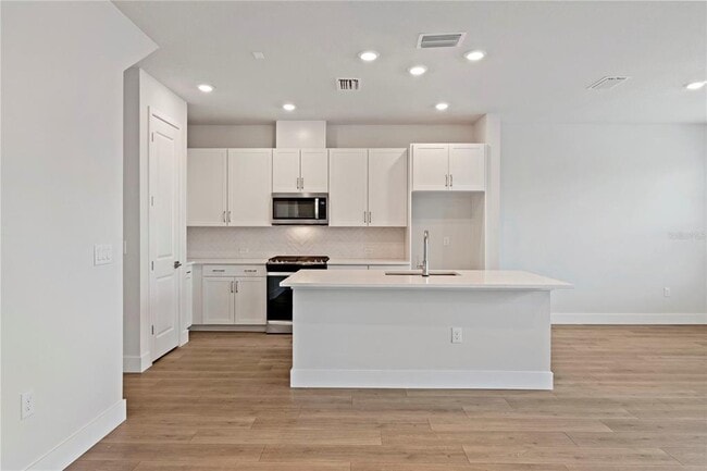 Building Photo - 1595 Springwell Ln