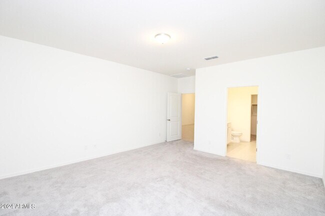 Building Photo - 2450 E Alonso Dr