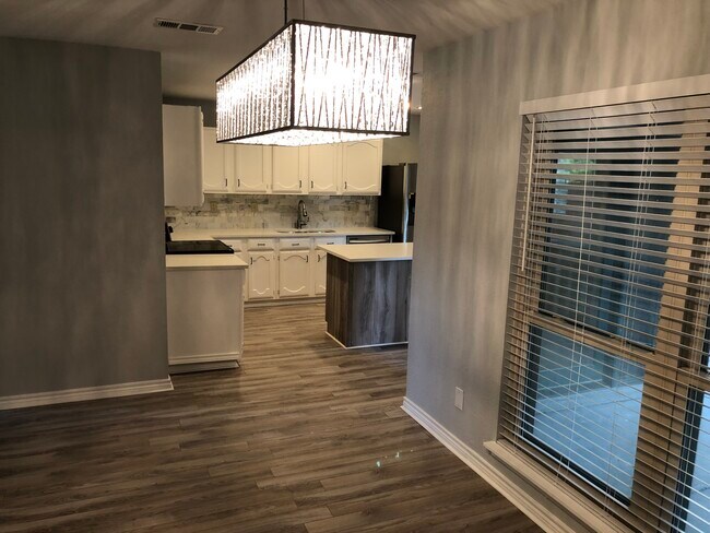 Building Photo - 407 Cambria Dr