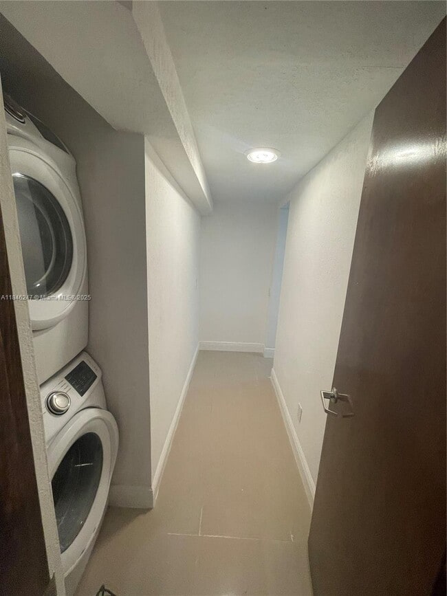 Foto del edificio - 4681 SW 33rd Ave