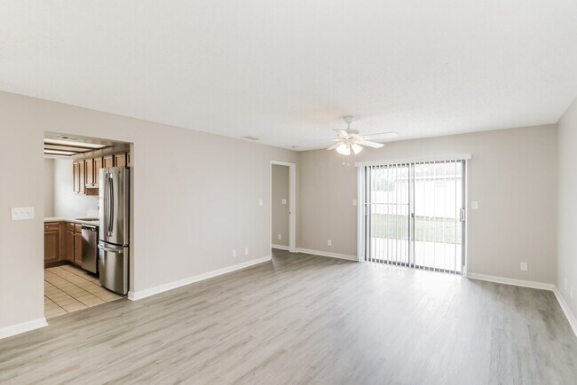 Foto del edificio - 23106 Mayfair Rd