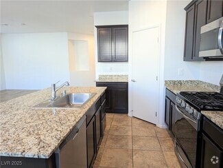 Building Photo - 2160 Del Aqua Ave
