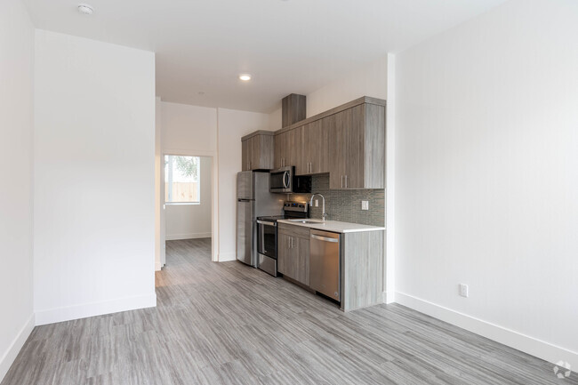 1BR, 1BA - 475SF - 4130 NE Garfield Ave