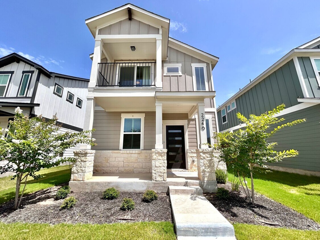 Primary Photo - Spacious 3/BR 2.5/BA Home with Modern Fini...
