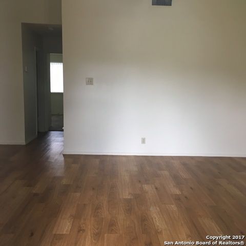 Foto del edificio - 14437 HEREFORD DR