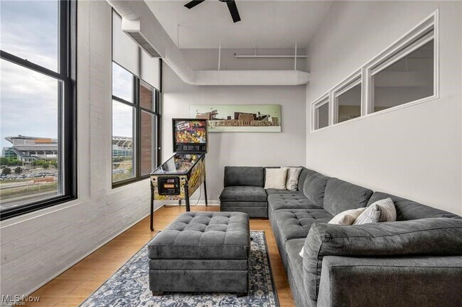 Foto del edificio - 1133 W 9th St