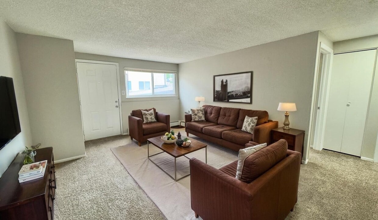 Photo - 2915 Straus Ln.-2