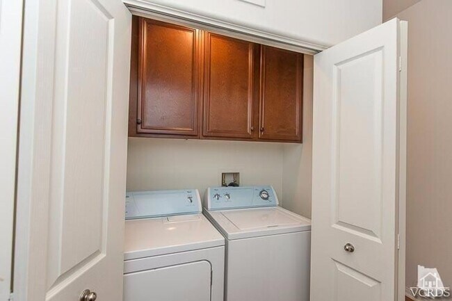 Foto del edificio - 2 Bedroom, 2 Bath Penthouse on second stor...