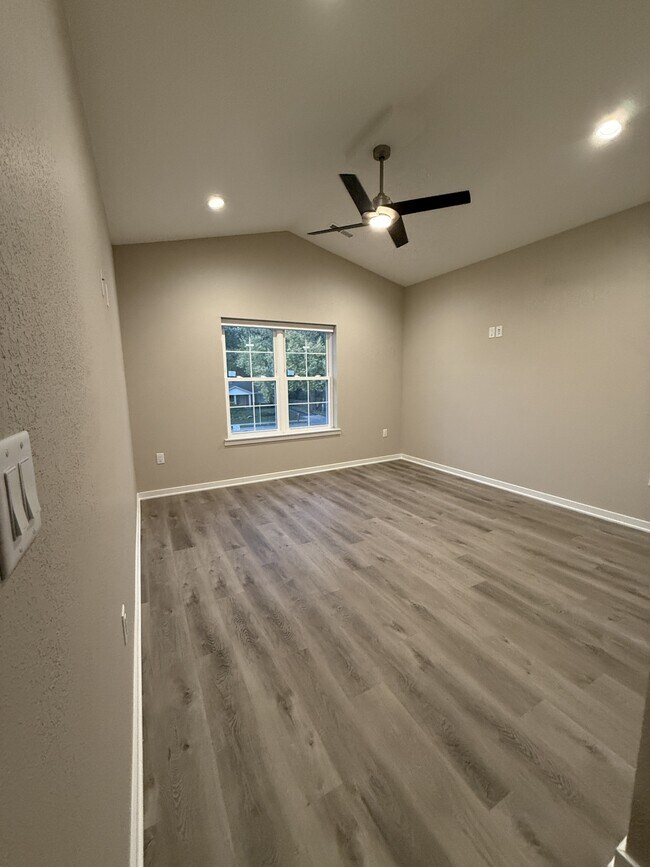 Foto del edificio - 2155 W Mill Rd