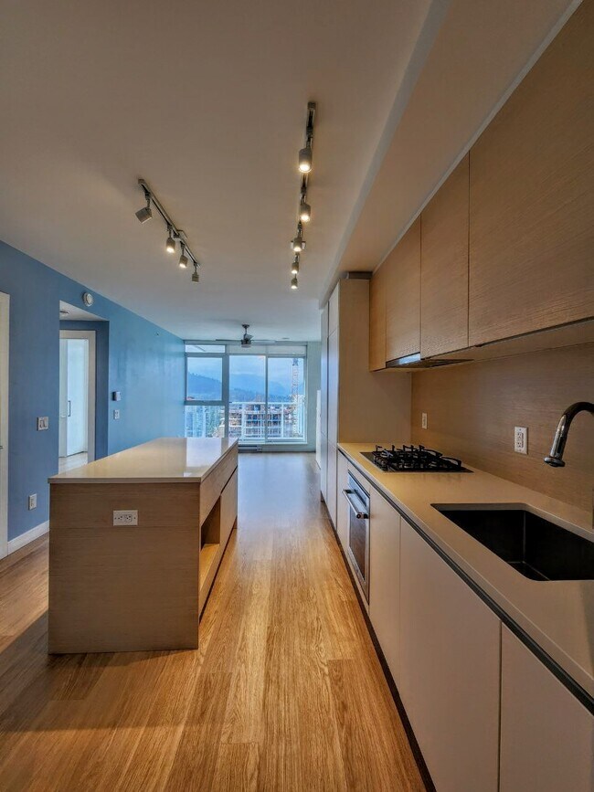 Building Photo - 657 Whiting Way