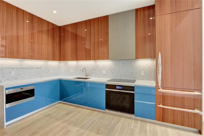 Foto del edificio - 2655 S Bayshore Dr