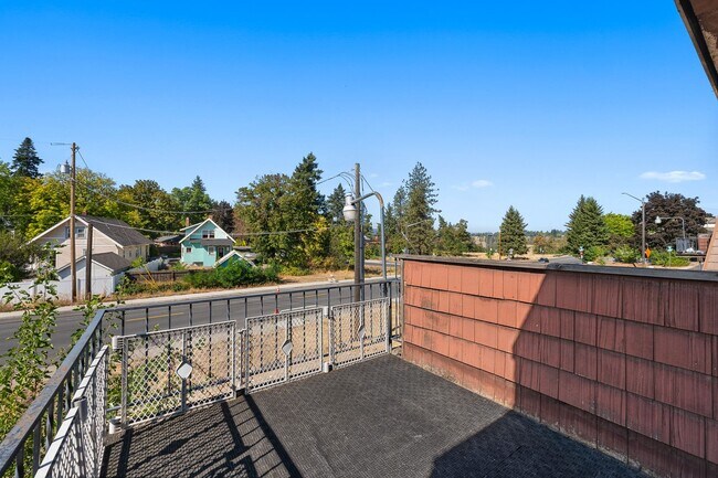 Building Photo - 1716 N Pettet Dr