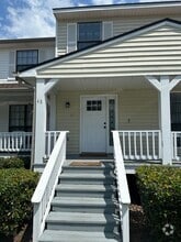 Building Photo - 912 Pineland Ave
