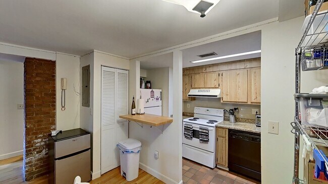 Building Photo - 111 Gainsborough St
