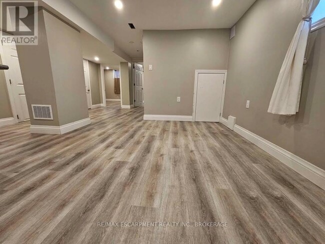 Photo du bâtiment - 320 E 19th St