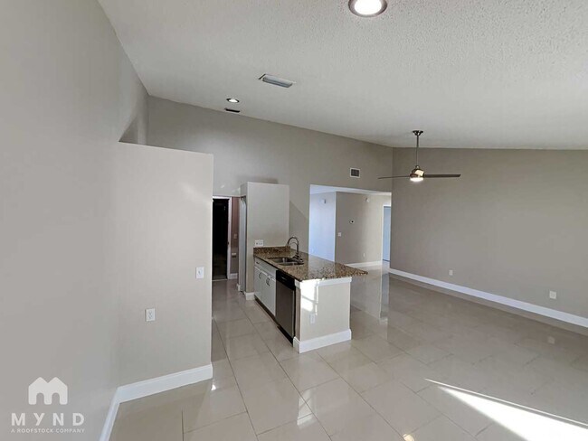 Foto del edificio - 8310 Clermont St