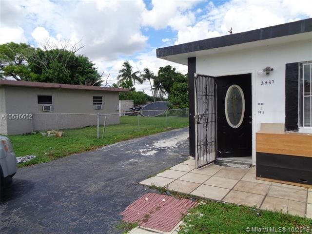 2437 NW 9th St 2437 - 2437 NW 9th St  2437