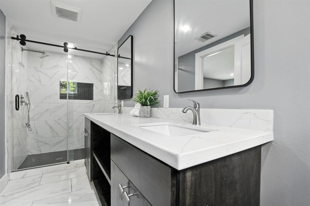 Foto principal - 12732 Royal W Dr
