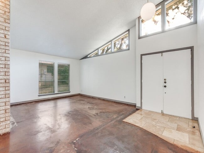 Foto del edificio - 12411 Ln Lira St