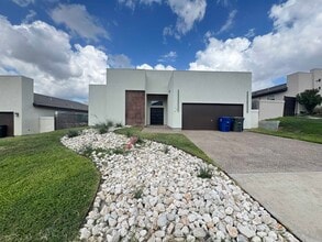 Building Photo - 120 Tranquilo Dr