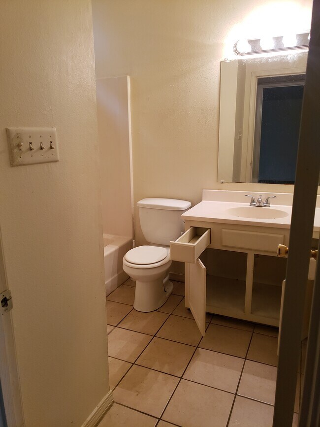 Foto del edificio - 8083 Bayou Fountain Ave