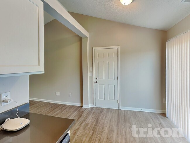 Foto del edificio - 4438 Fawnbrook Ave SW