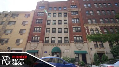 Building Photo - 425 W Roscoe St