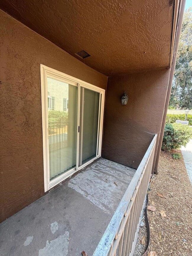 Building Photo - 2 Bedroom - 2 Bathroom ground level