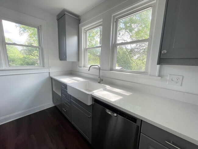 Foto del edificio - Earlewood Park - Convenient to Downtown and Interstates