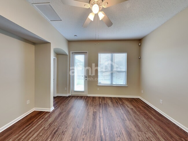 Foto del edificio - 2996 Centerwood Dr
