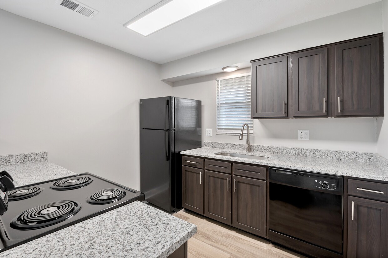 The Life at Lexington Square Apartments in Lexington, KY