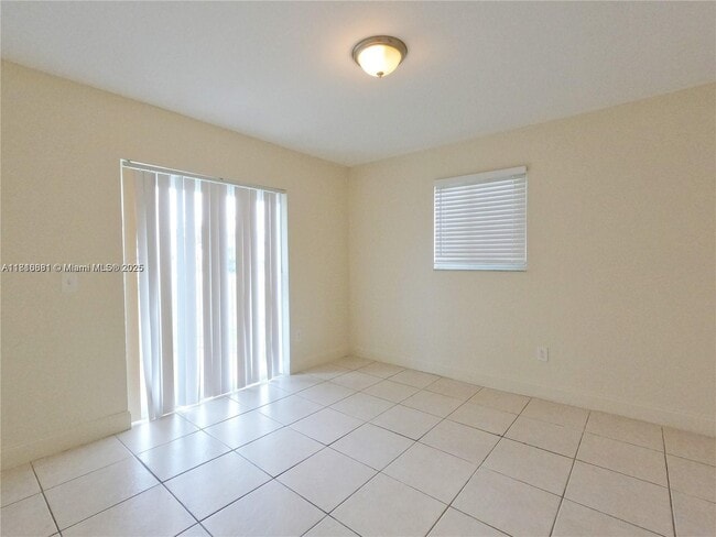 Building Photo - 4940 Serafica Dr
