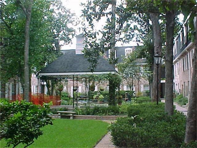Building Photo - 359 N Post Oak Ln