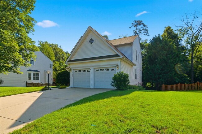 Building Photo - Spacious Broadlands Home Backing to Nature with Expansive Outdoor Living