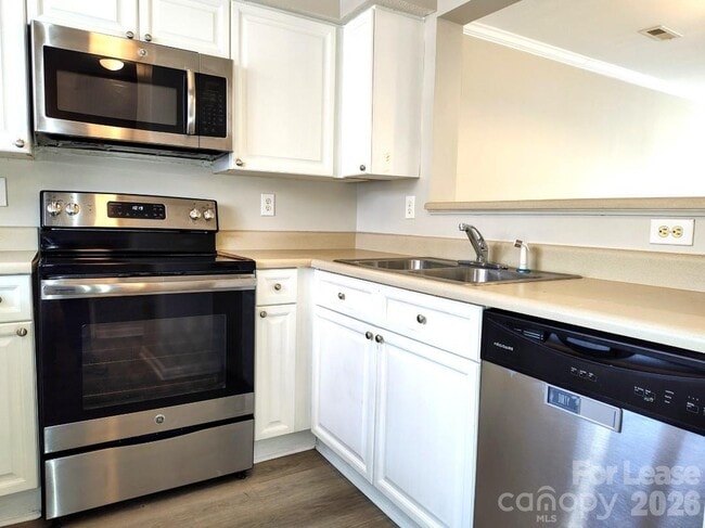 Building Photo - 4122 Melrose Club Dr