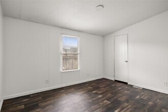 Building Photo - 811 De Lorean Ct