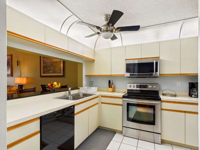 Foto del edificio - Furnished 2BR/2BA Lakefront Condo – 12-Month Lease in Abbey On The Lake I