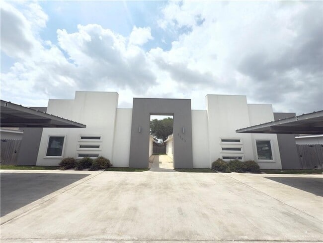 Building Photo - 1303 W Heritage Dr